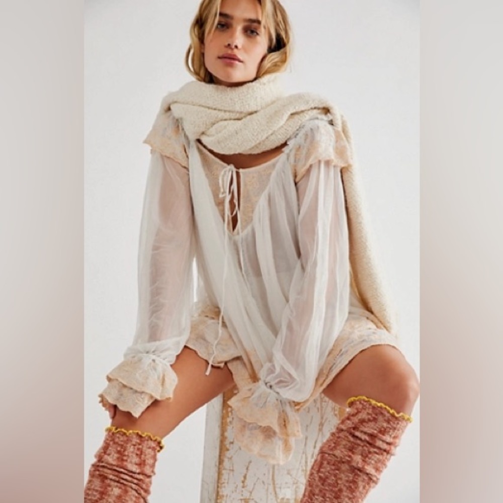 26NWT Free People Butterfly Fields Ivory Ruffled Oversized Tunic Top Sz S Ptp 22